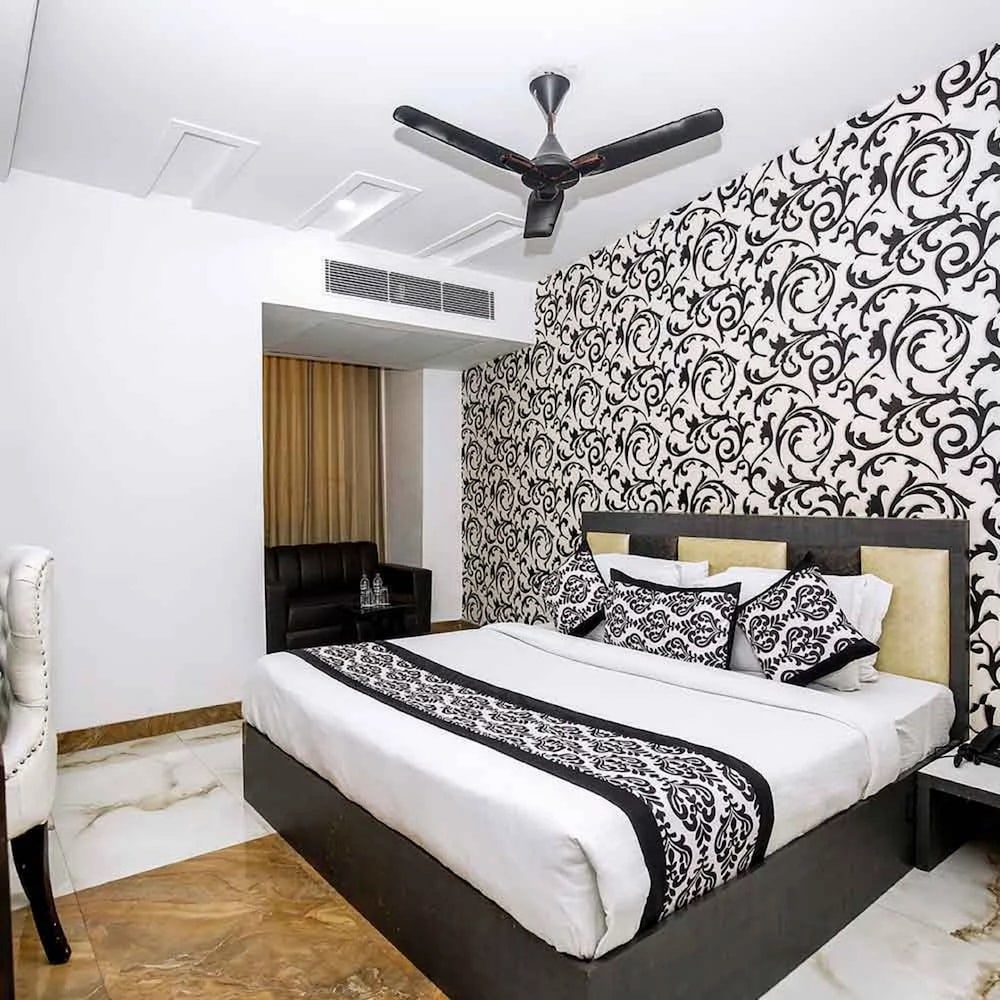 Фото Hotel A Star-50m away from Golden Temple