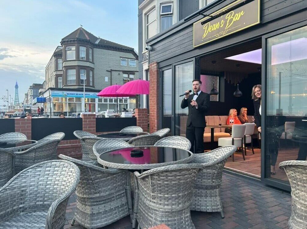 Фото Woodhouse Hotel