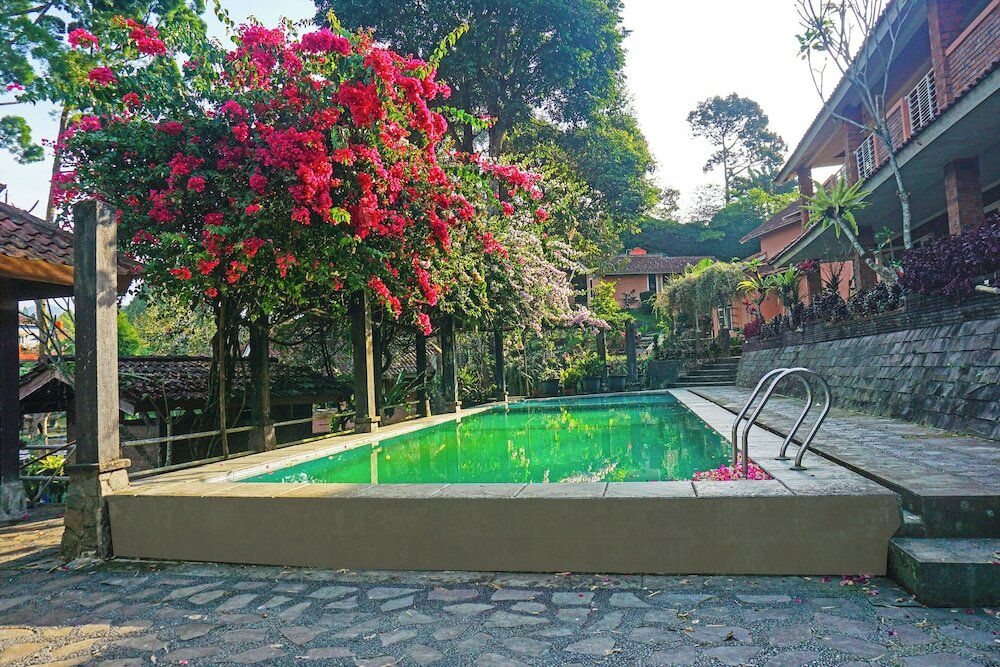 Фото Capital O 92836 Villa Kampoeng Katineung