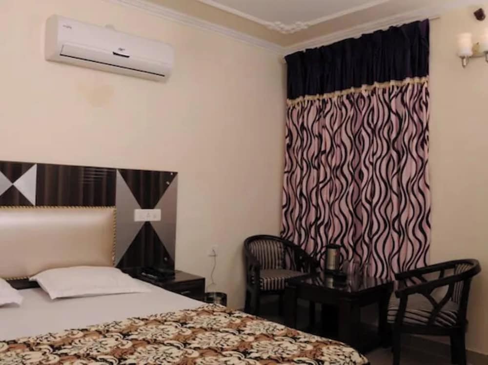 Фото Goroomgo New Grand Residency Chandigarh