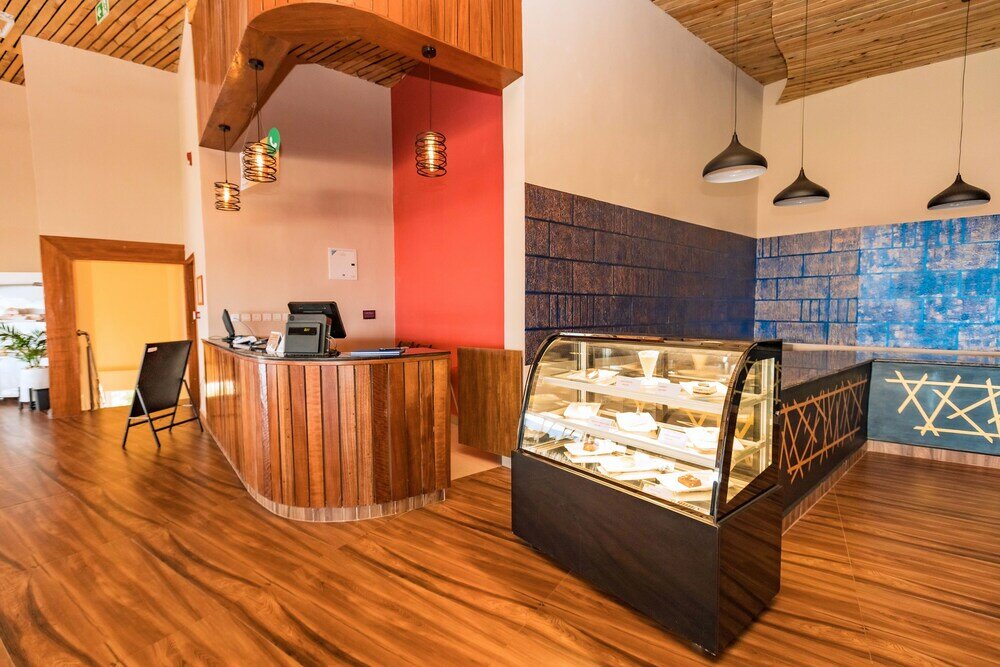 Фото The Hut Restaurant & Boutique hotel