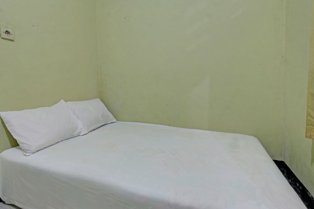 Фото Spot On 92882 Penginapan 3 Bersaudara