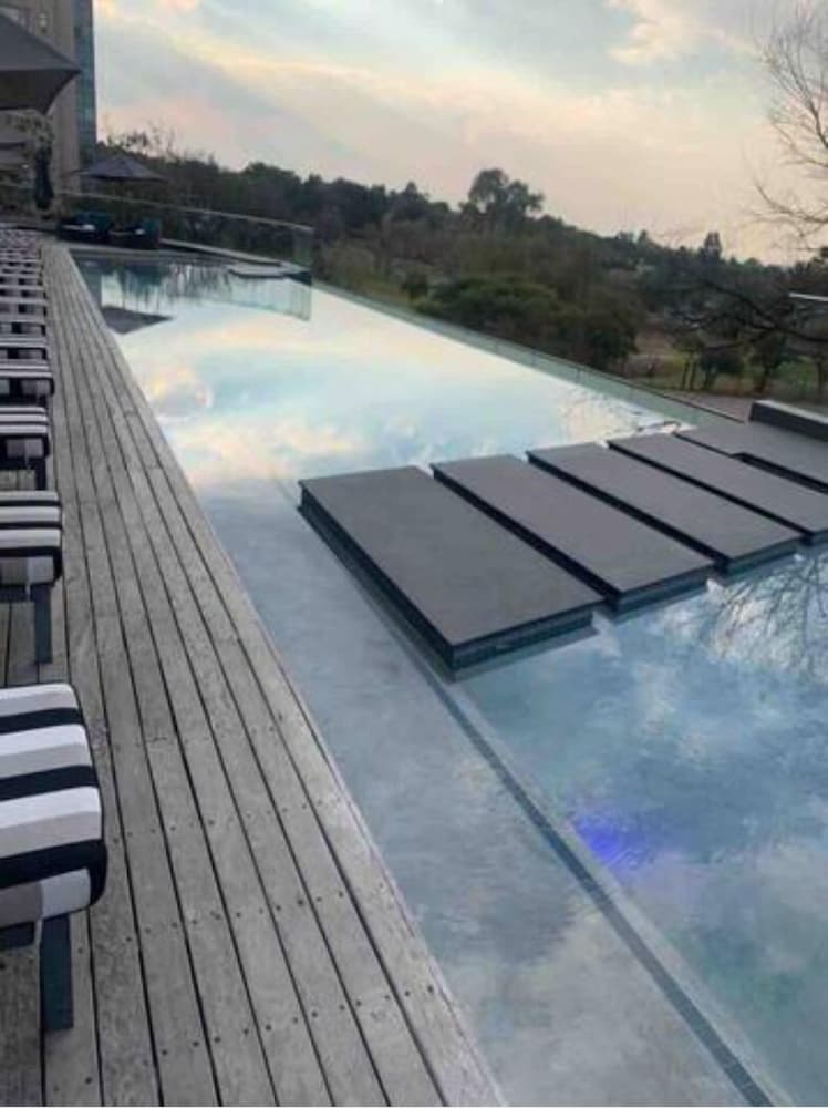 Фото 5-Star Self Catering Apartment