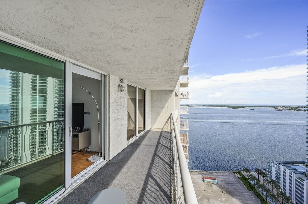 Фото Amazing High Rise at Brickell with pool