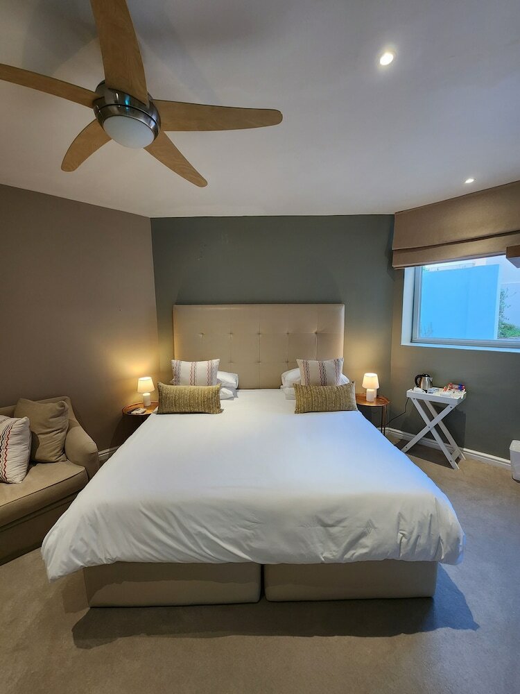 Фото Boulders Blue Bed and Breakfast