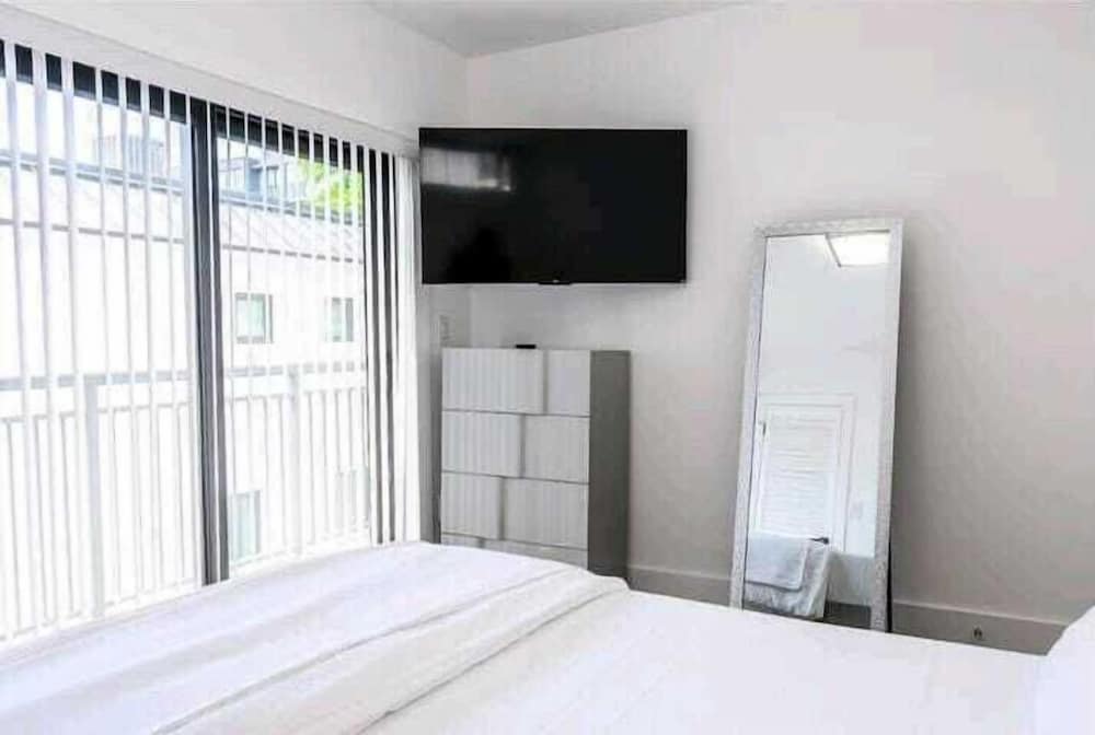 Фото Townhouse Coconut Grove - Miami