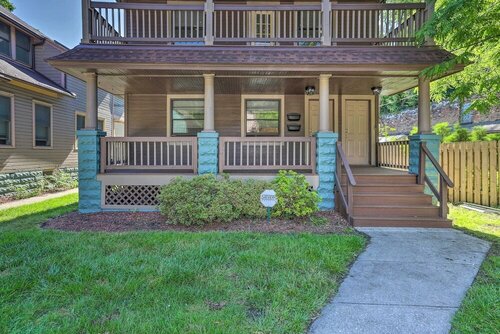 Гостиница Cleveland Apt: Deck & Wet Bar 3 Mi to Dtwn! в Кливленде