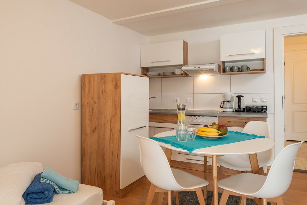 Фото Alpine Hostel Appartements