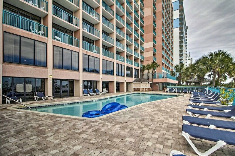 Гостиница Myrtle Beach Oceanfront Condo w Resort Amenities в Миртл-Бич