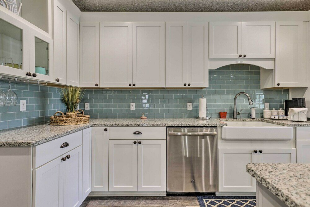 Фото Spacious Home w Sunroom, 15 Mi to Pensacola!