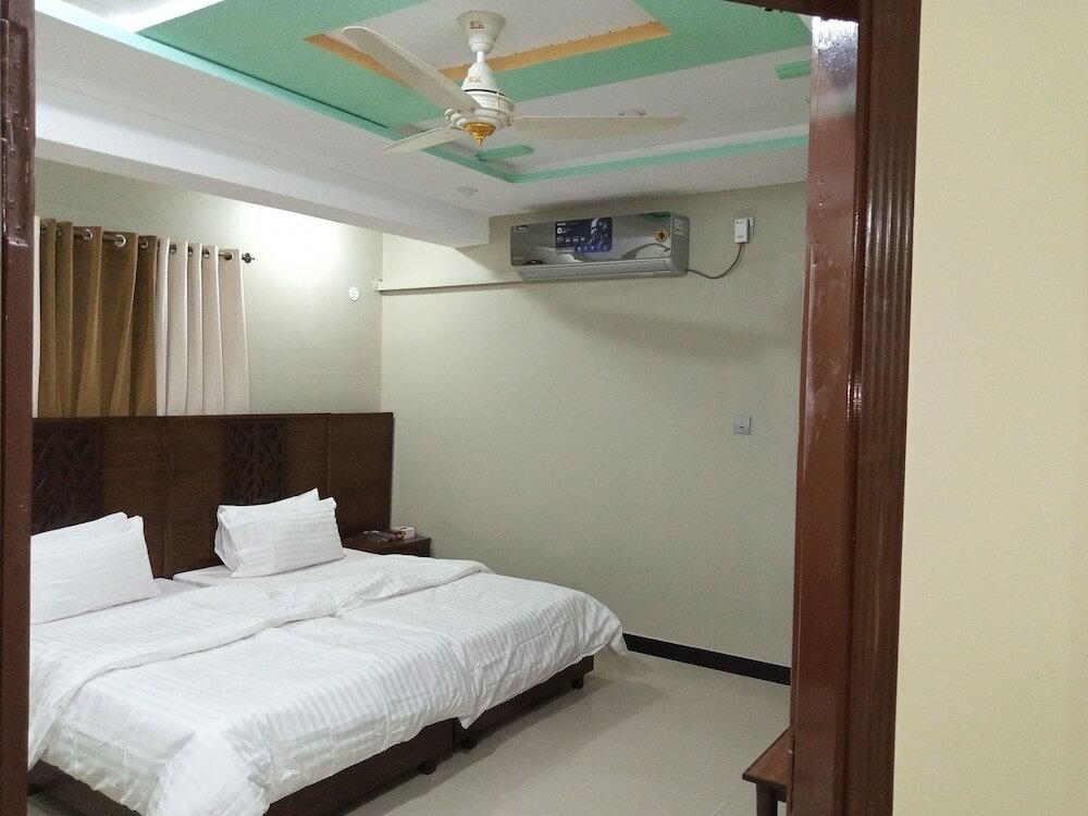 Фото Hotel Almarkaz islamabad