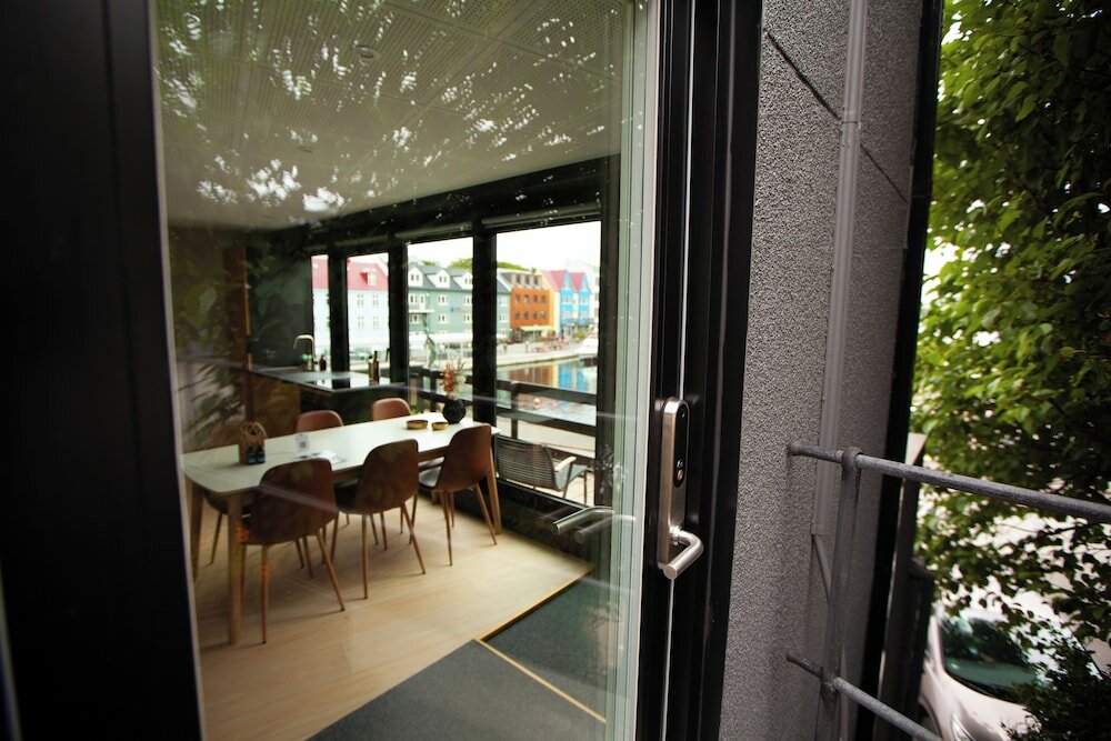 Фото Stunning Marina View - Brand New - City Center