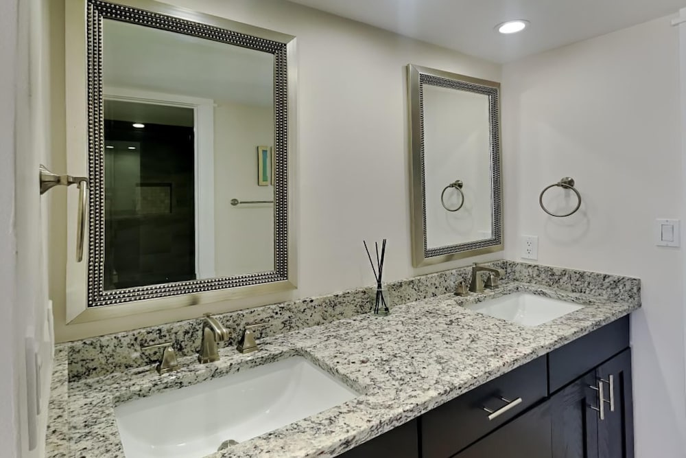 Фото Edgewater Tower III