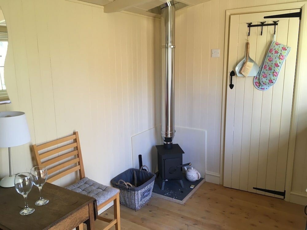 Фото Oxton Hill Hideaway