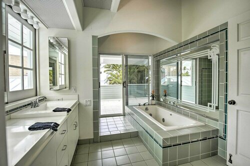Гостиница Ocean-view Kailua-kona Escape w Private Pool!