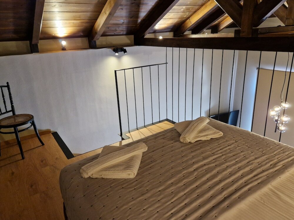 Фото Mosaic Venetian Harbour Suites