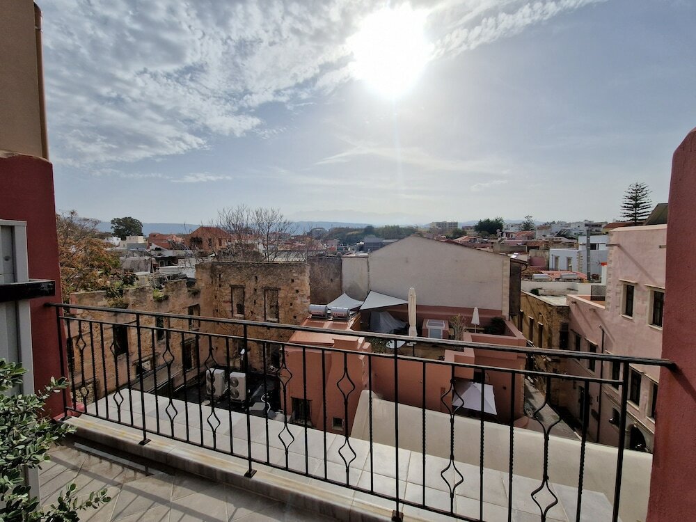 Фото Mosaic Venetian Harbour Suites