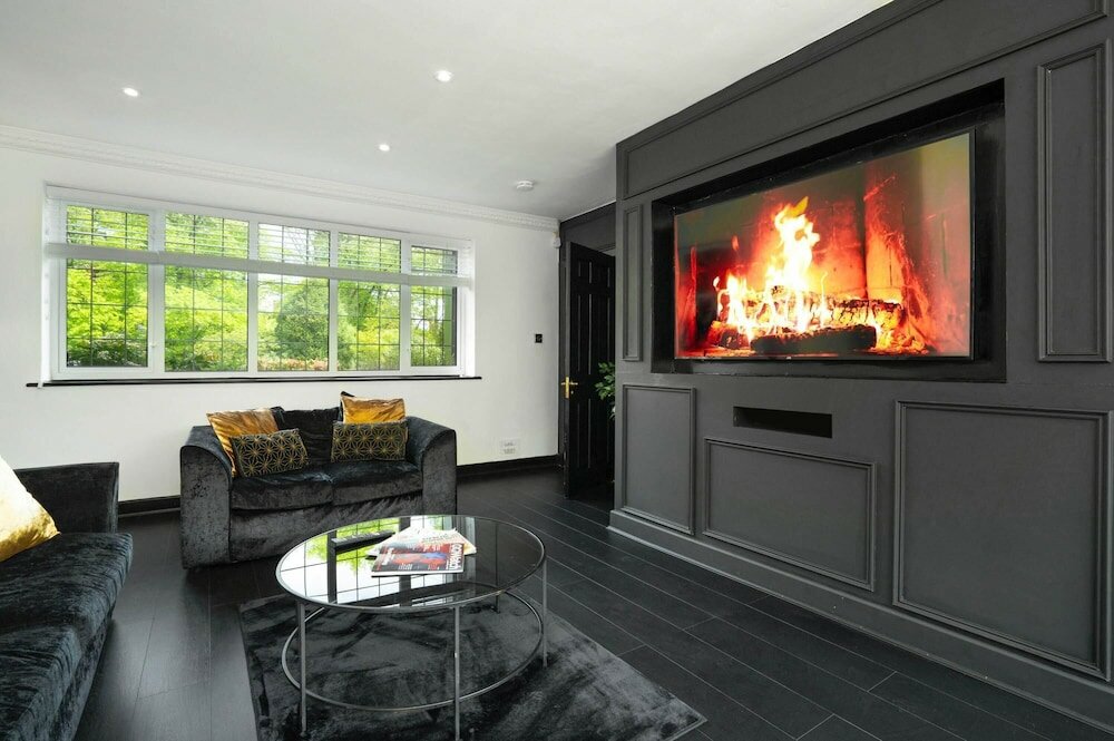 Фото Luxury Designer Mansion in West Midlands Countryside