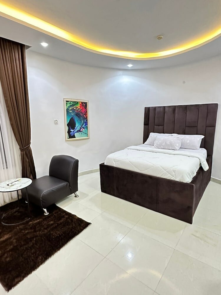 Фото Msquare Apartment Ikoyi