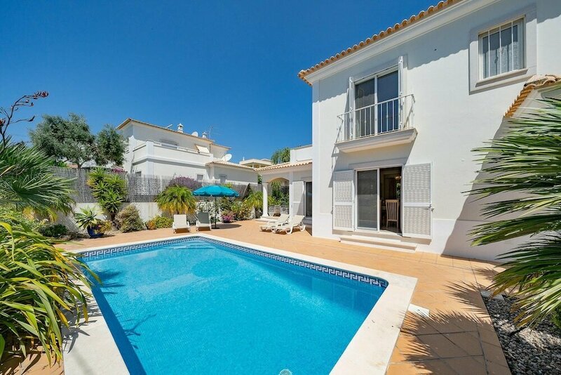 Гостиница The Captivating Portim o Villa by Ideal Homes