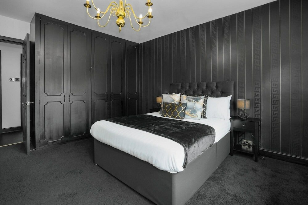 Фото Luxury Designer Mansion in West Midlands Countryside