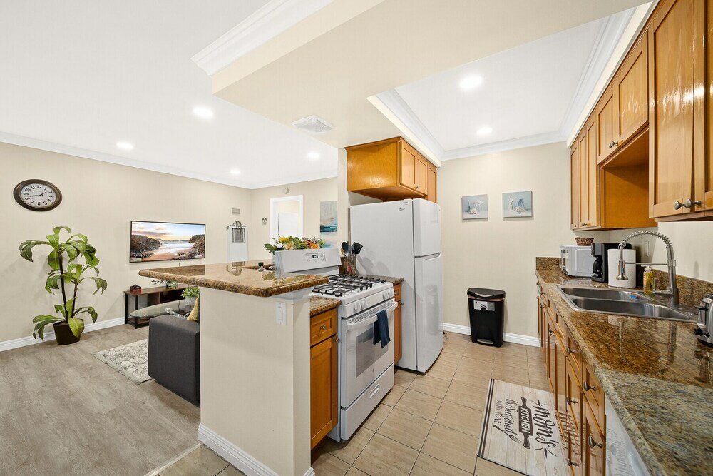 Фото Cozy n Serene 12mins to Downtown La