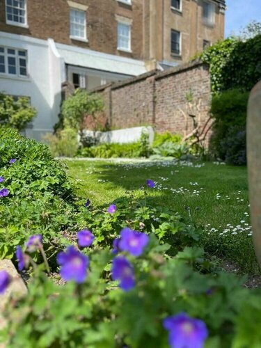 Гостиница Beautiful 2bd Flat With a Garden - East Brighton в Брайтоне