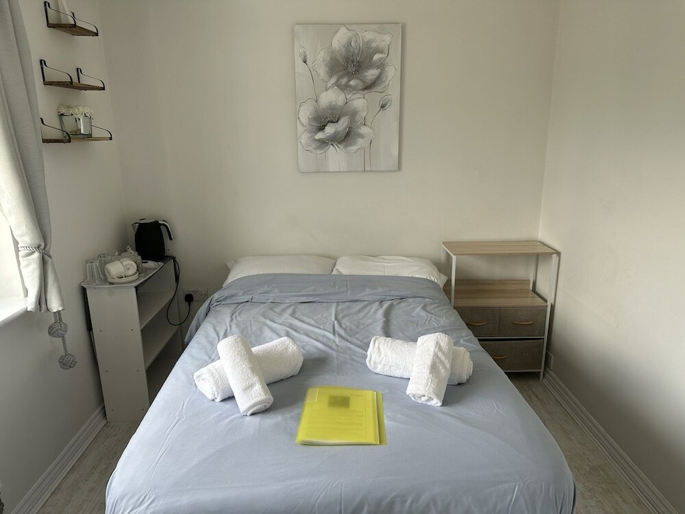 Фото Infinity Guest House Wiltshire Crescent