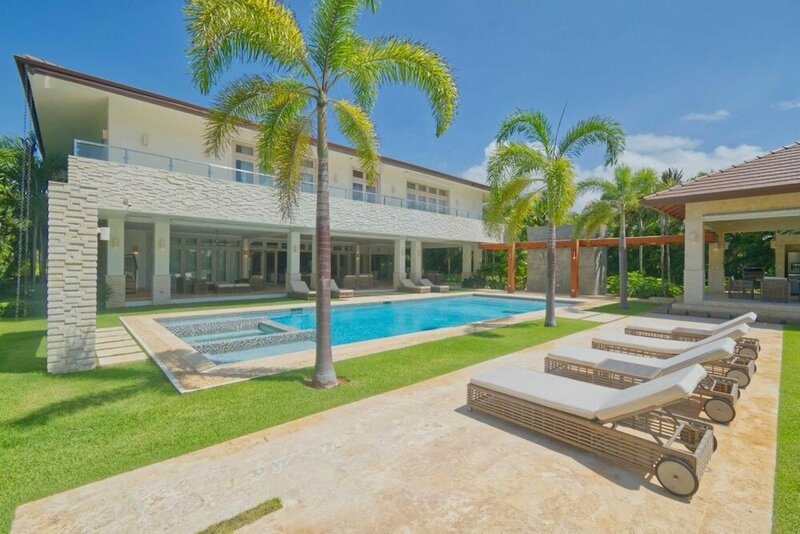 Гостиница Modern Villa With Ocean View and Service Staff