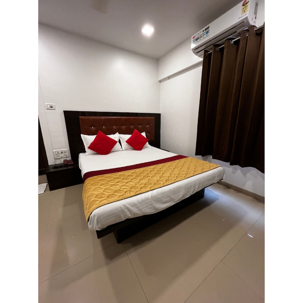 Фото Hotel Borivali Executive