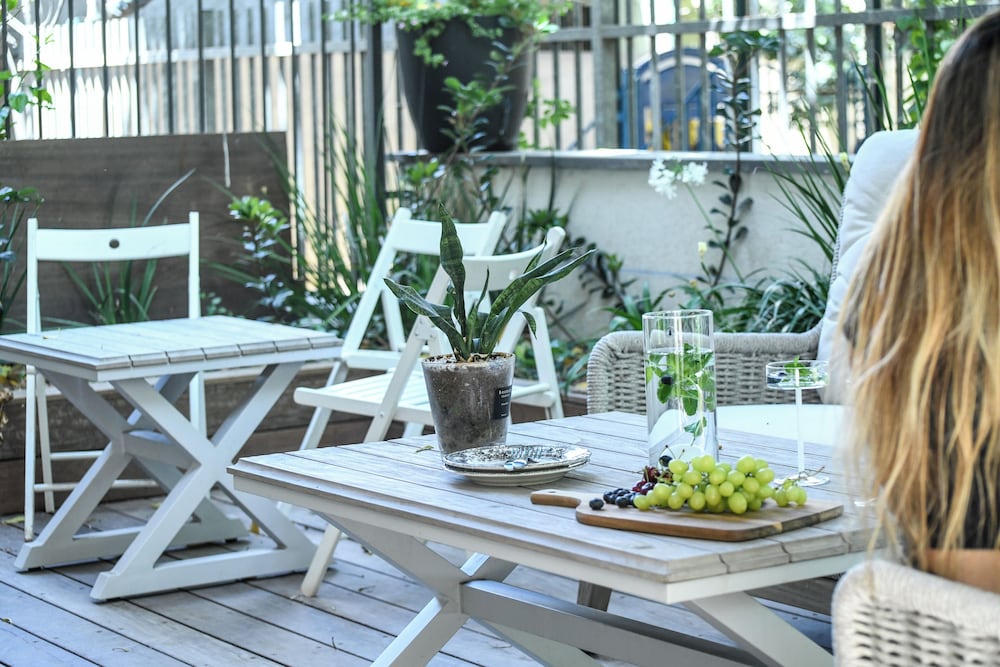 Фото Stylish 3br Apt with Patio in the City