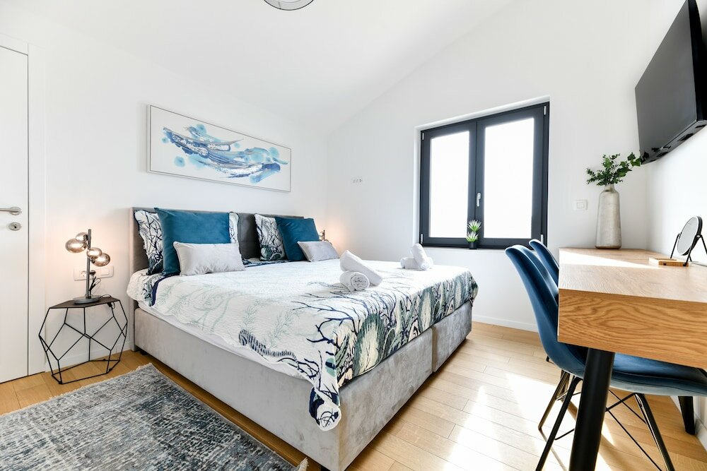 Фото Berin Deluxe Penthouse with jacuzzi