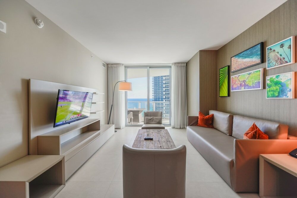 Фото Lux Condo at Hollywood Beach