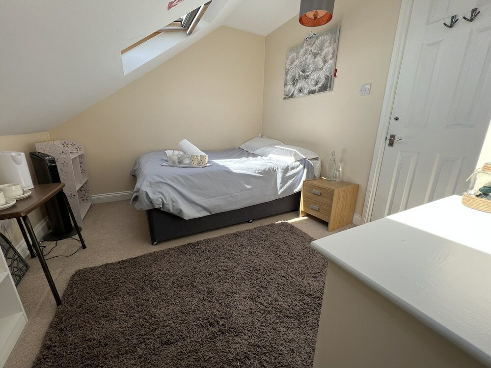 Фото Infinity Guest House Wiltshire Crescent