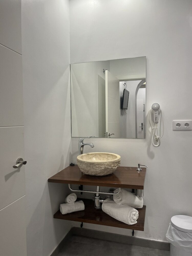 Фото Hostal Atenas