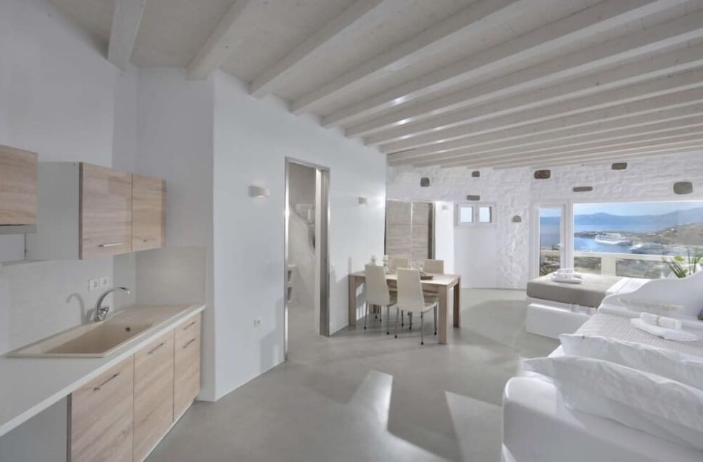 Фото Crystal Suites