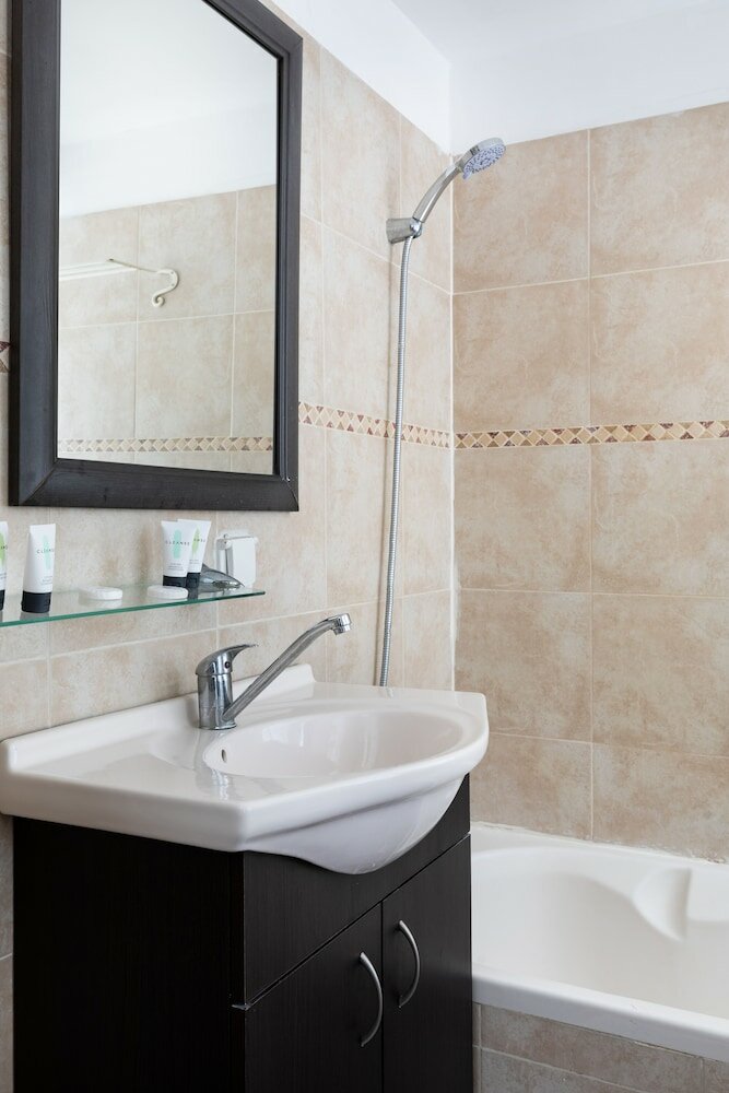 Фото The Colony Hotel