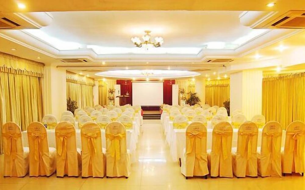 Фото Bamboo Green Central Hotel