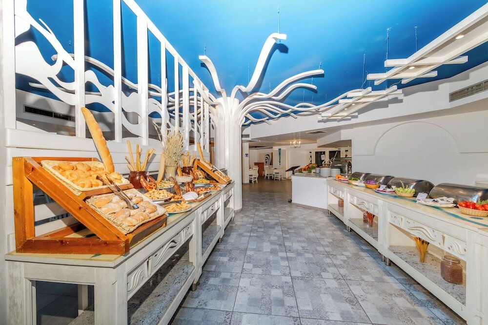 Фото Flamenco Beach and Resort