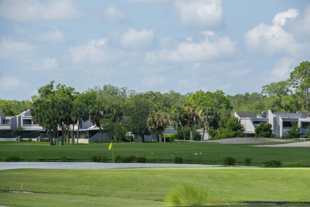 Фото Emerald Greens Hotel Condo Resort