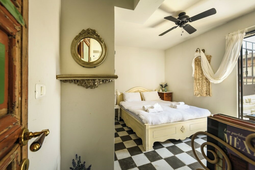 Фото Elegant 1br Apt w Balcony in the City