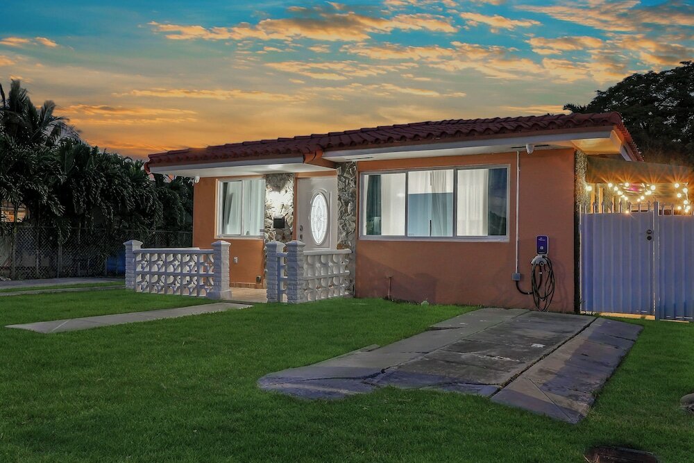 Фото 4 to 23 Guests GameRoom 2 Kitchens Bar BBQ