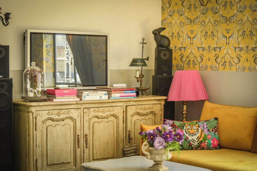 Фото Elegant 1br Apt w Balcony in the City