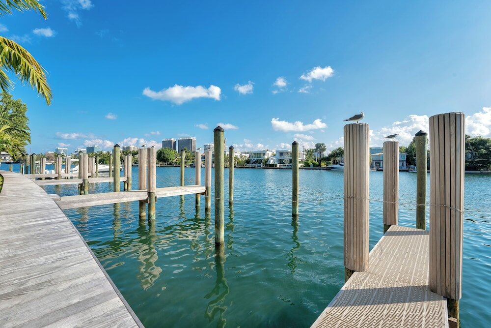 Фото Stunning 2br 2ba Bay Harbour with Pool