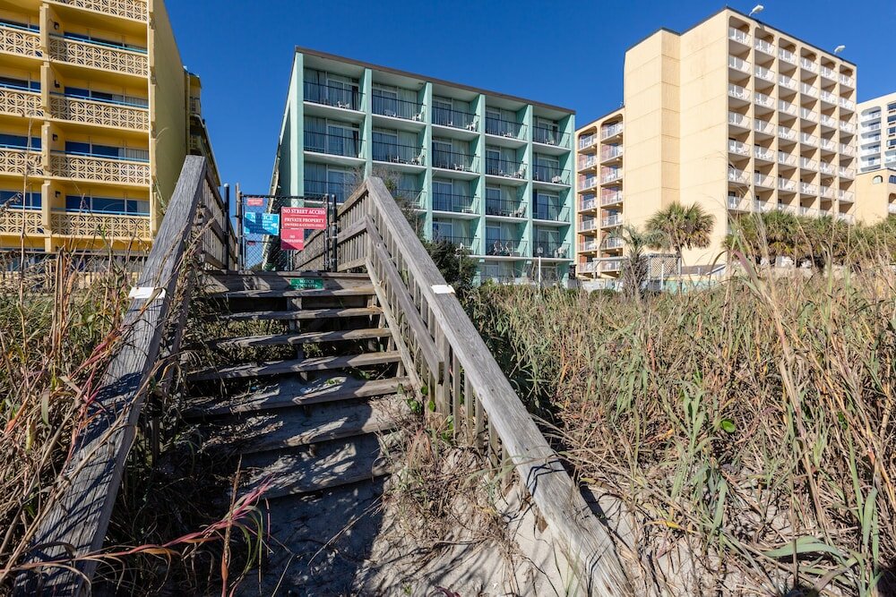 Фото Beach Club at Montego Inn