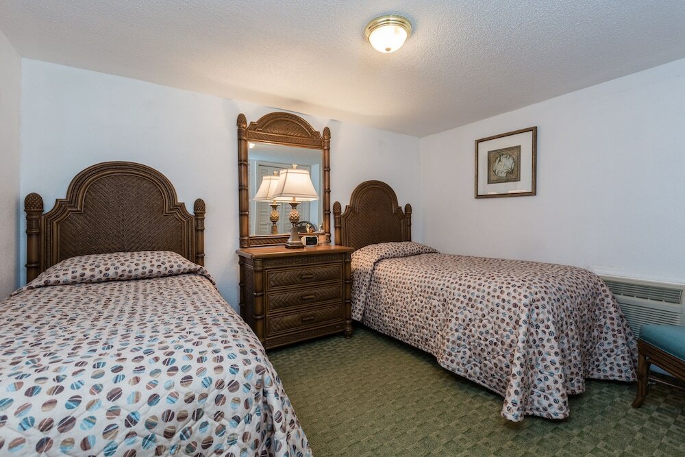 Фото Beach Club at Montego Inn