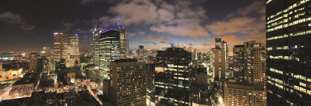 Фото Oaks Melbourne on Lonsdale Suites