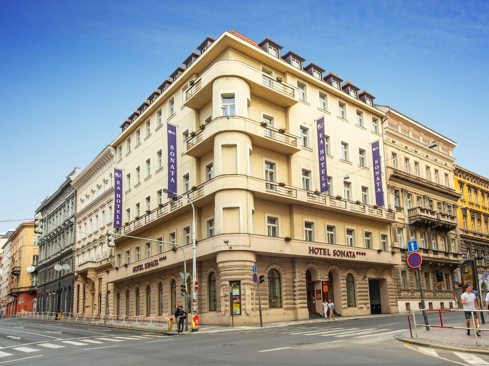 Фото отеля 1