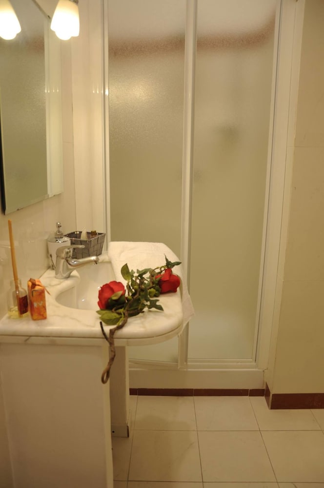 Фото 95 Rooms in Rome