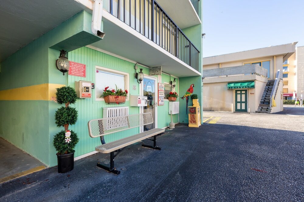 Фото Beach Club at Montego Inn